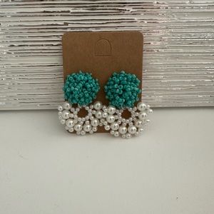 ☀️ Jewelry 2 for $20☀️ Turquoise and Pearl beaded Earrings